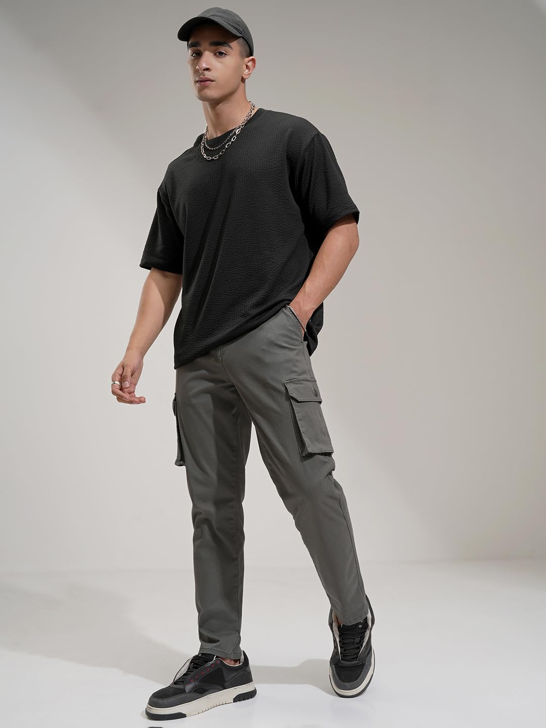 Men's Straight-Fit Cargo Trousers with Utility Pockets thumbnail 2